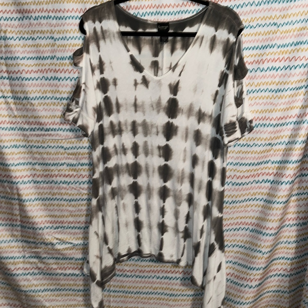 La Vanya cold shoulders top